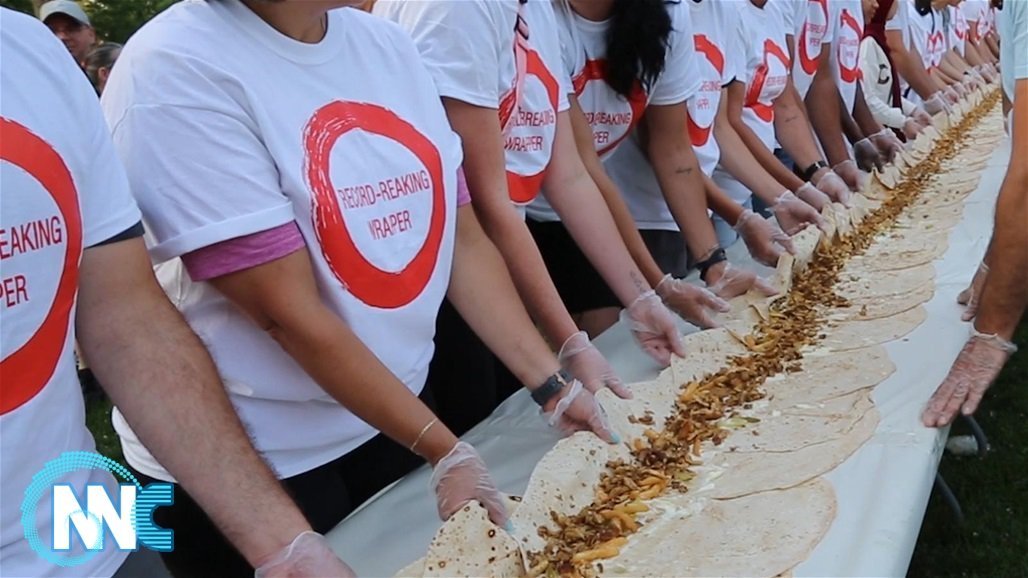 عربيان يدخلان موسوعة غينيس بأطول ساندويتش شاورما في العالم