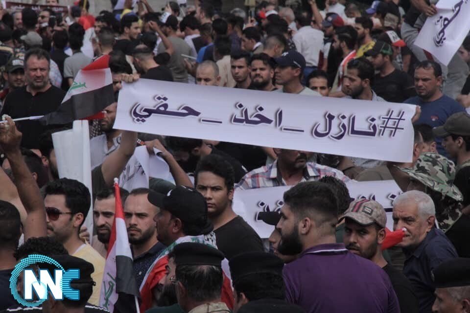 بالصور ..المتظاهرون يرفعون شعار ” نازل اخذ حقي”