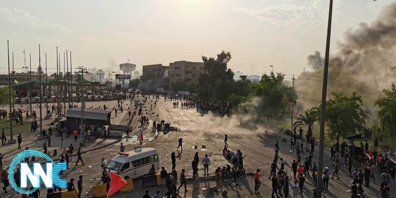 انسحاب المتظاهرين من ساحة الطيران  بعد استمرار اطلاق النار والقنابل المسيلة للدموع