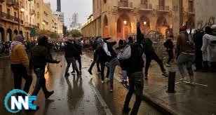 الصليب الأحمر اللبناني: إصابة 75 شخصا في المواجهات بين قوات الأمن والمحتجين قرب مقر البرلمان وسط بيروت