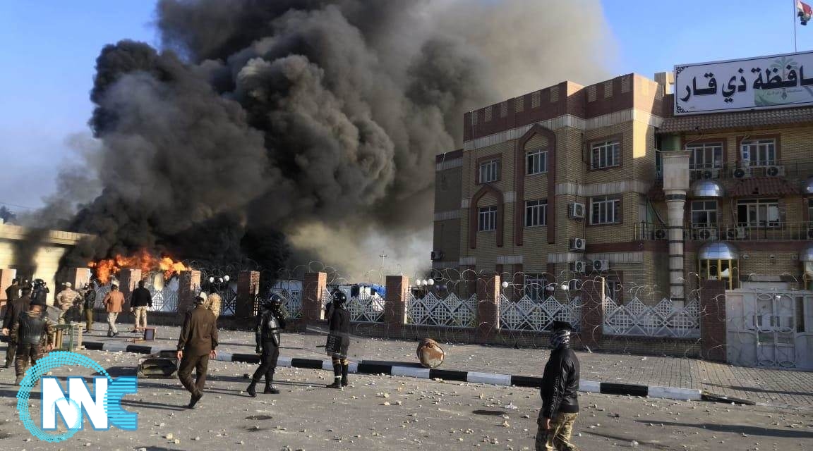 بالصور.. محتجون يضرمون النار بمبنى ديوان محافظة ذي قار والدفاع المدني تستنفر فرقها