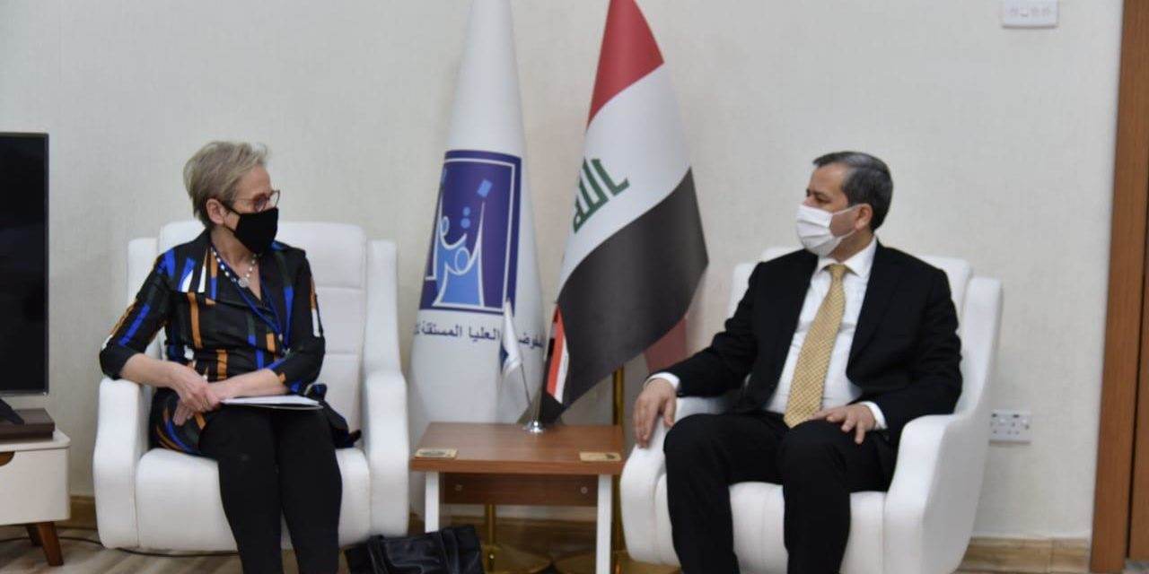 The Board of Commissioners discusses preparations for the elections with the deputy UN representative for Iraq