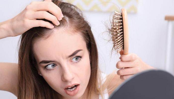 الآلية المحيرة التي يؤدي بها الضغط النفسي المزمن إلى تساقط الشعر