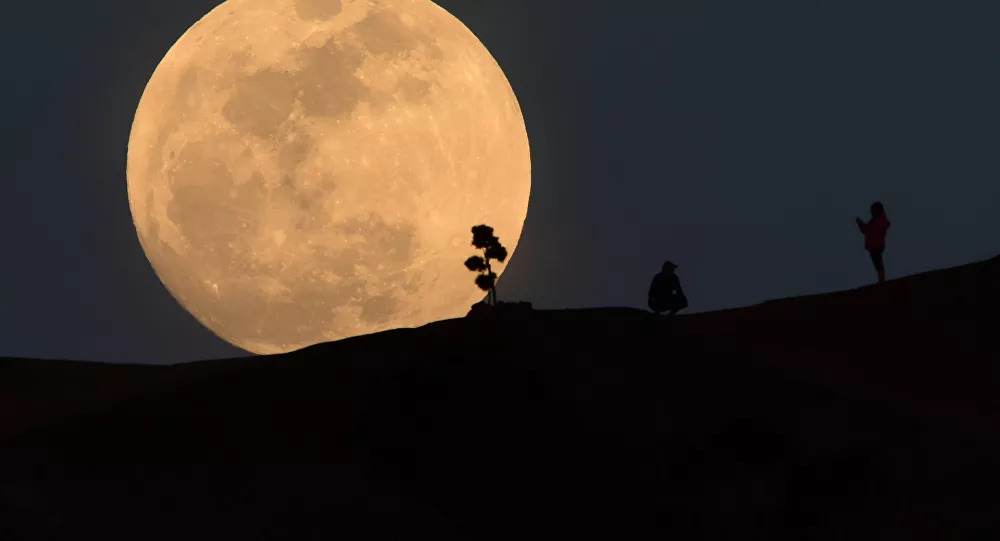 “القمر العملاق الزهري”.. ظاهرة ستشهدها الارض الأسبوع المقبل