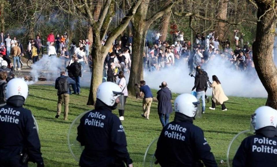 بسبب كذبة أبريل.. اشتباكات واعتقالات في بلجيكا (بالفيديو)