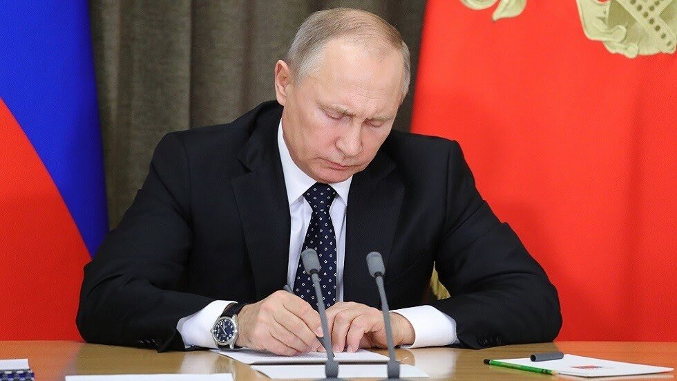 بوتين يصادق على قانون فسخ معاهدة “السماء المفتوحة”