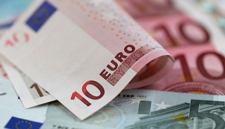 اليورو ينخفض دون مستوى 86 روبلا للمرة الأولى منذ 10 أشهر