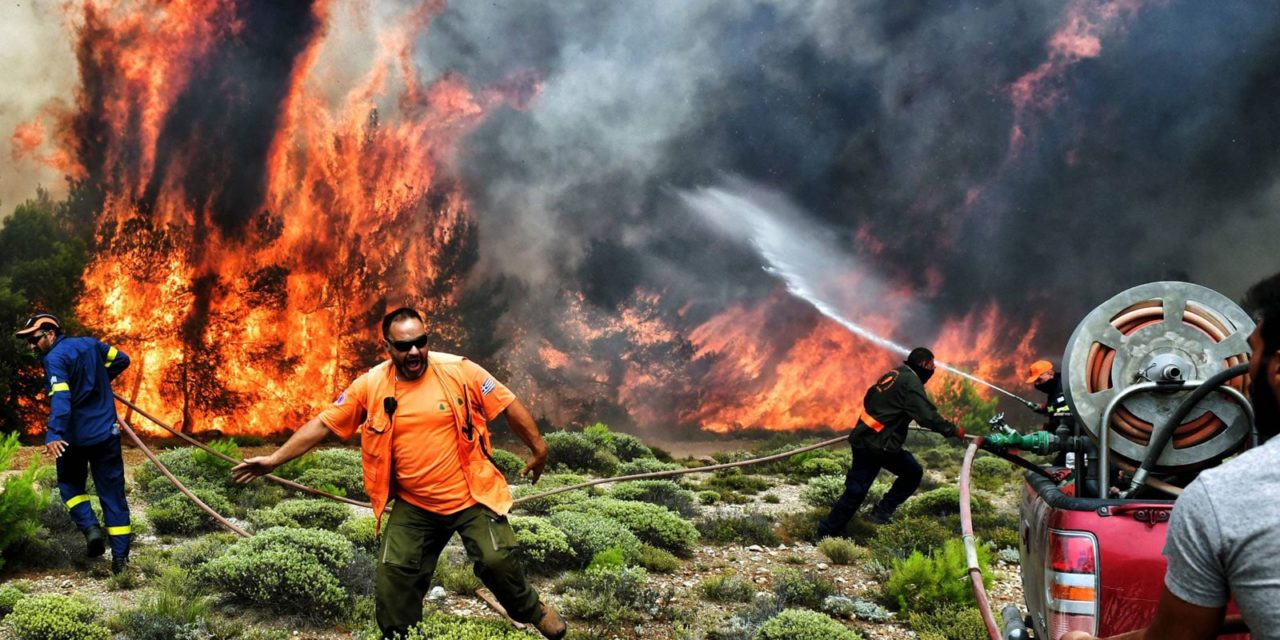 تركيا تعلن السيطرة على غالبية الحرائق التي اندلعت قرب مواقع سياحية