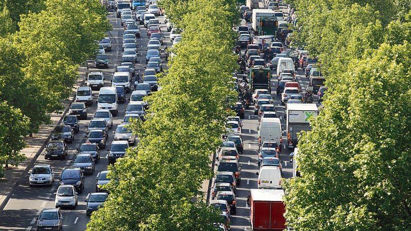 قرار حكومي: خفض سرعة السيارات في شوارع باريس
