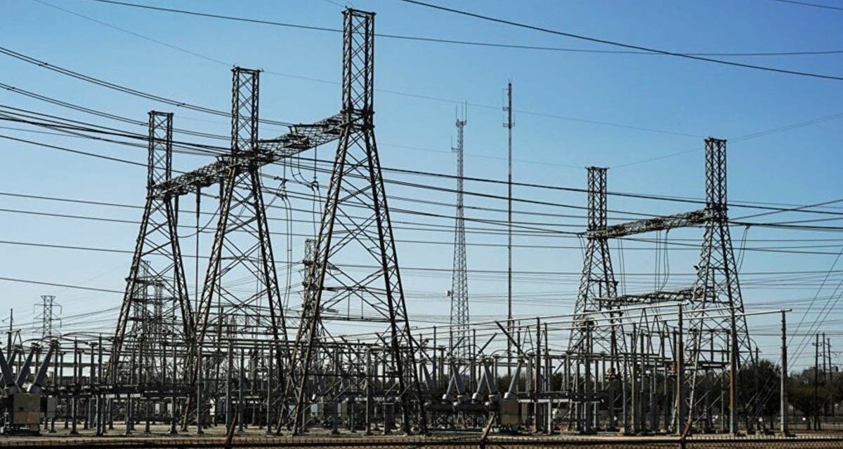 وزارة الكهرباء تعد العراقيين بـ”خطط طموحة” قريباً