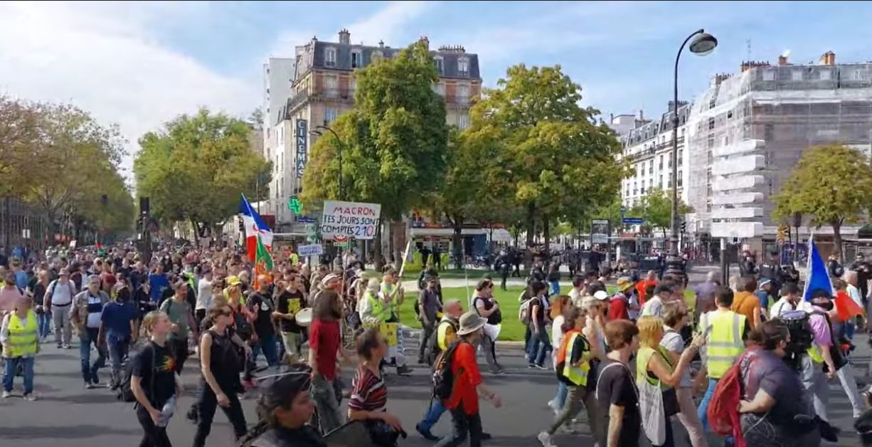 فرنسا.. مظاهرة جديدة احتجاجا على التصاريح الصحية في باريس