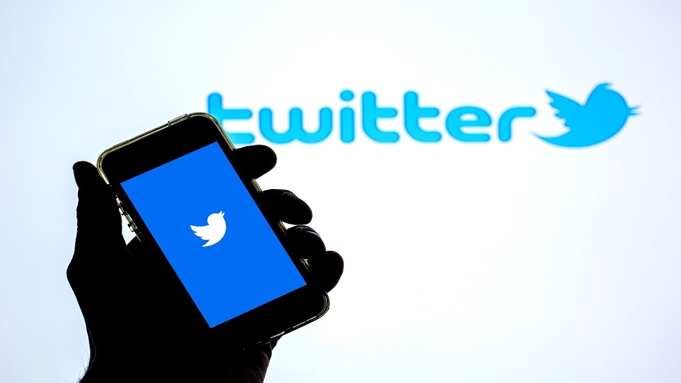 تويتر” يزيل شارات التوثيق الزرقاء من حسابات وزارات أفغانية