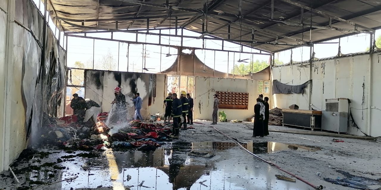 بالصور.. اخماد حريق اندلع داخل موكب حسيني على طريق كربلاء-نجف