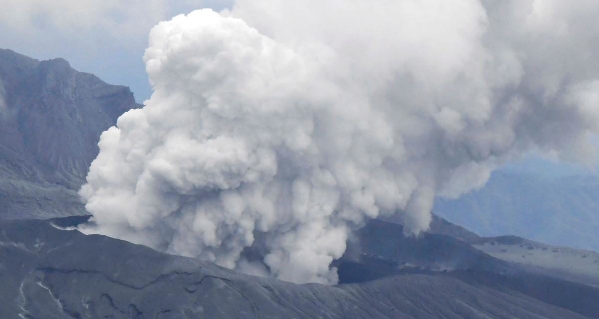 لحظات من الرعب يثيرها بركان جبل آسو في اليابان “فيديو”