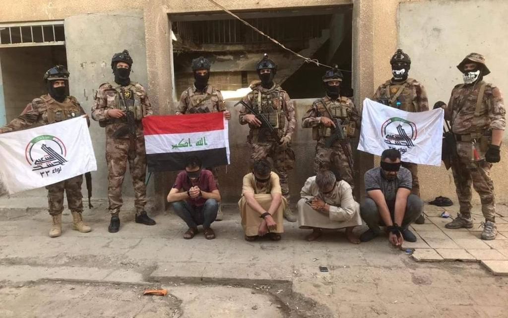 بالصور.. لحظة الإطاحة بعصابة التزوير في الموصل